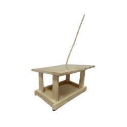 Karmnik dla ptaków na zewnątrz