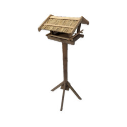 Karmnik dla ptaków na nodze