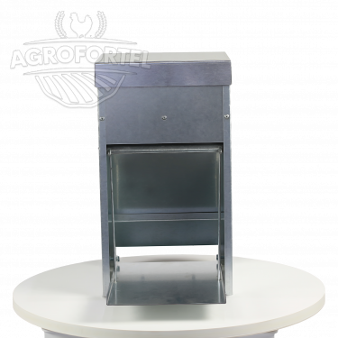 Podajnik nożny  AGROFORTEL - 10 litrów, oszczędza paszę, wysokiej jakości design