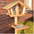 Drewniany karmnik dla ptaków 